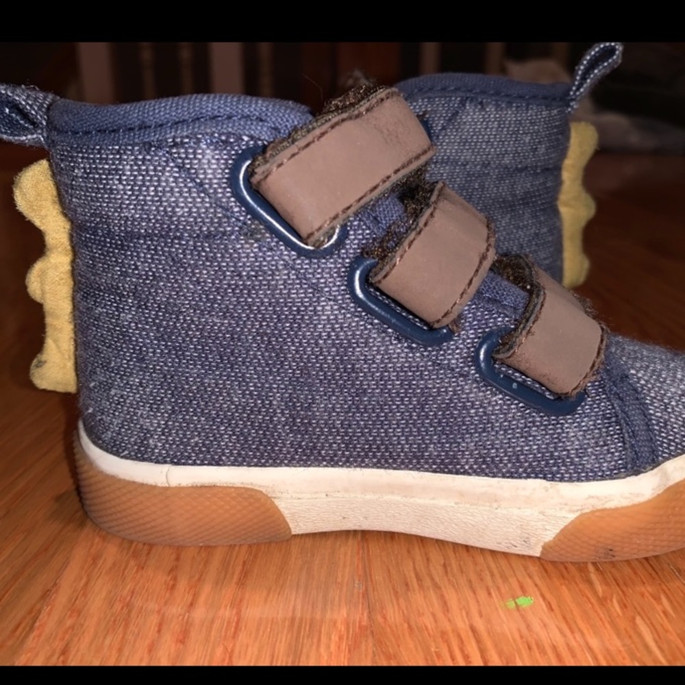 Cat and Jack Toddler/ Boys high top shoes size 5